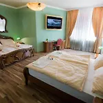 Hotell Bow Garden Komárno