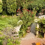 Bow Garden Komárno