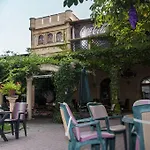 Bow Garden 3*