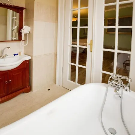 Bow Garden Révkomárom