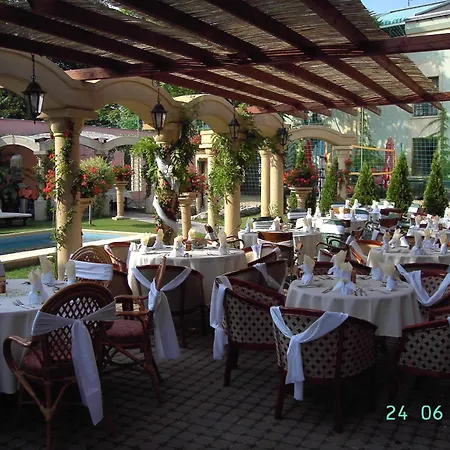 Bow Garden 3* Komárno