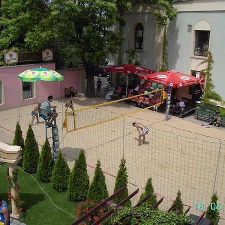 Hotell Bow Garden Komárno