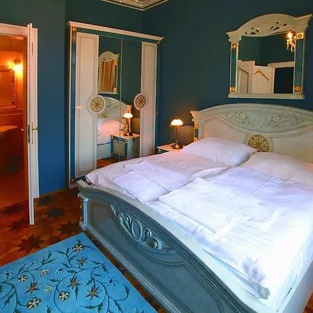 Hotel Bow Garden Komarno