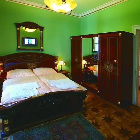 Bow Garden Hotel 3*