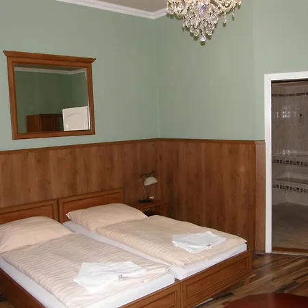 Bow Garden Hotel 3*