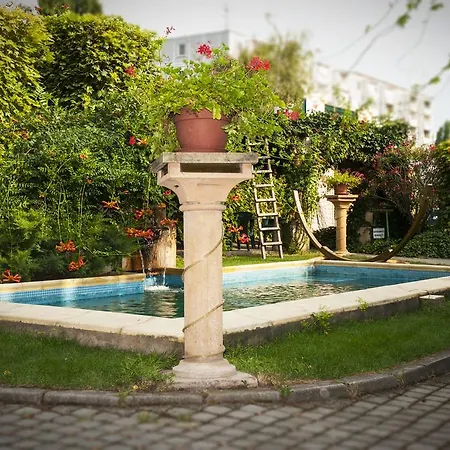 Bow Garden Hotel