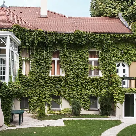Bow Garden Komárno