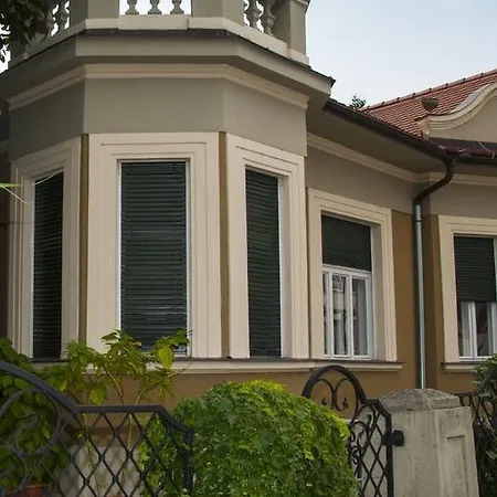 Bow Garden 3* Komárno