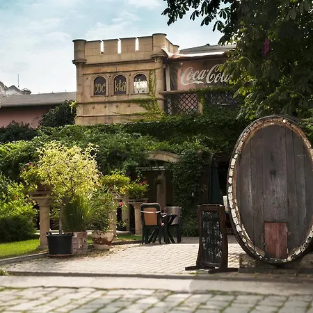 Bow Garden Hotel