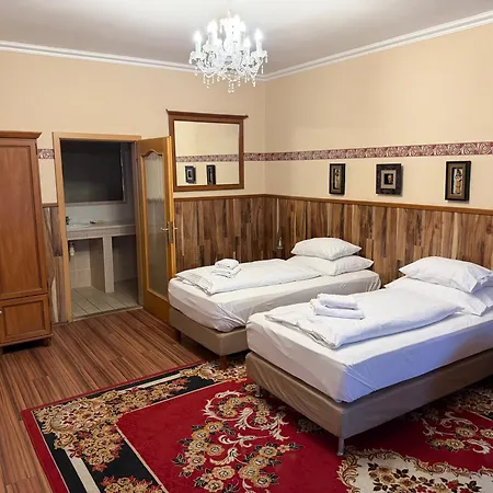 Bow Garden Hotel 3*
