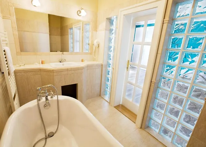 Hotel Bow Garden Komarno